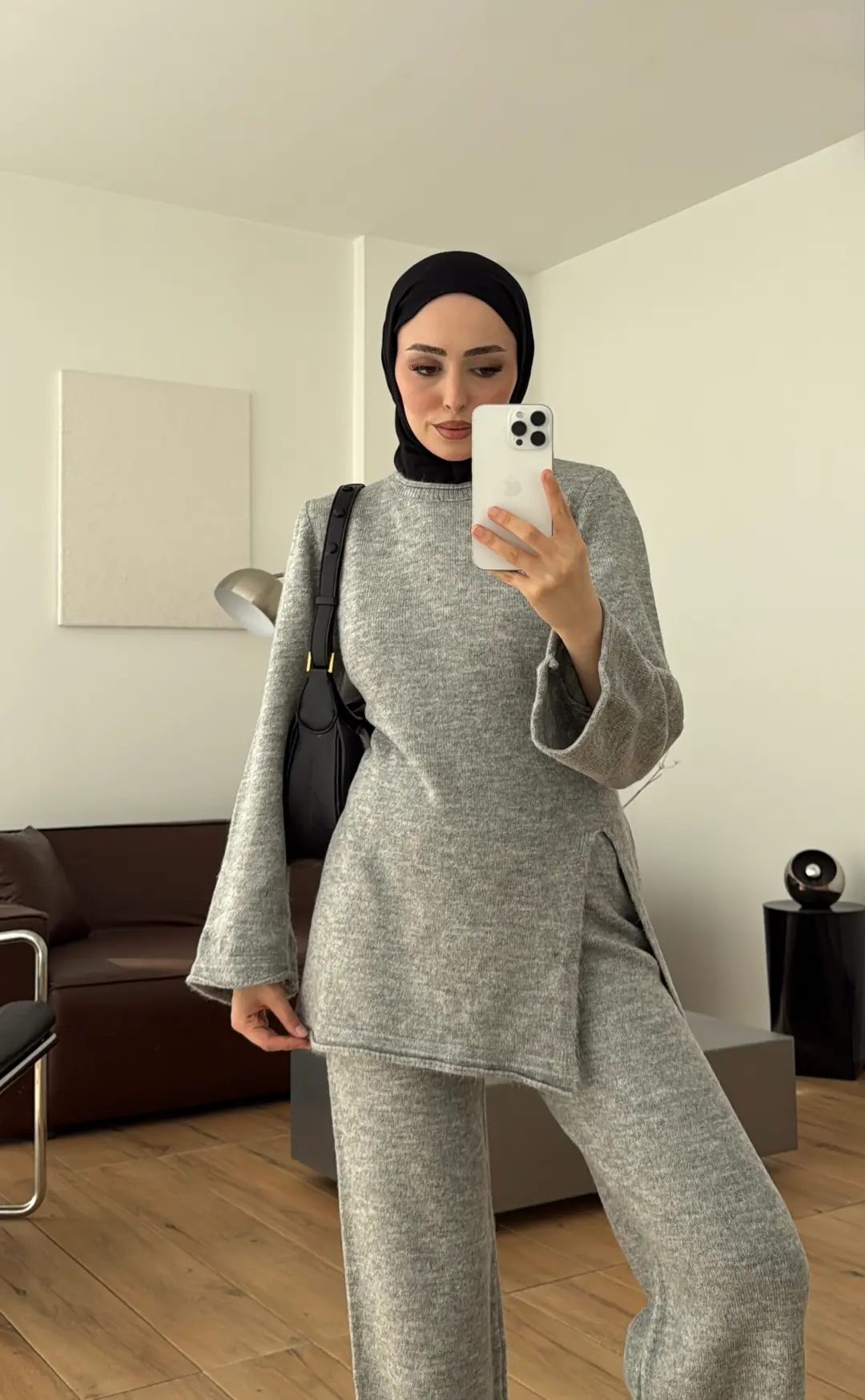 Önü Yırtmaçlı Triko Takım Gri