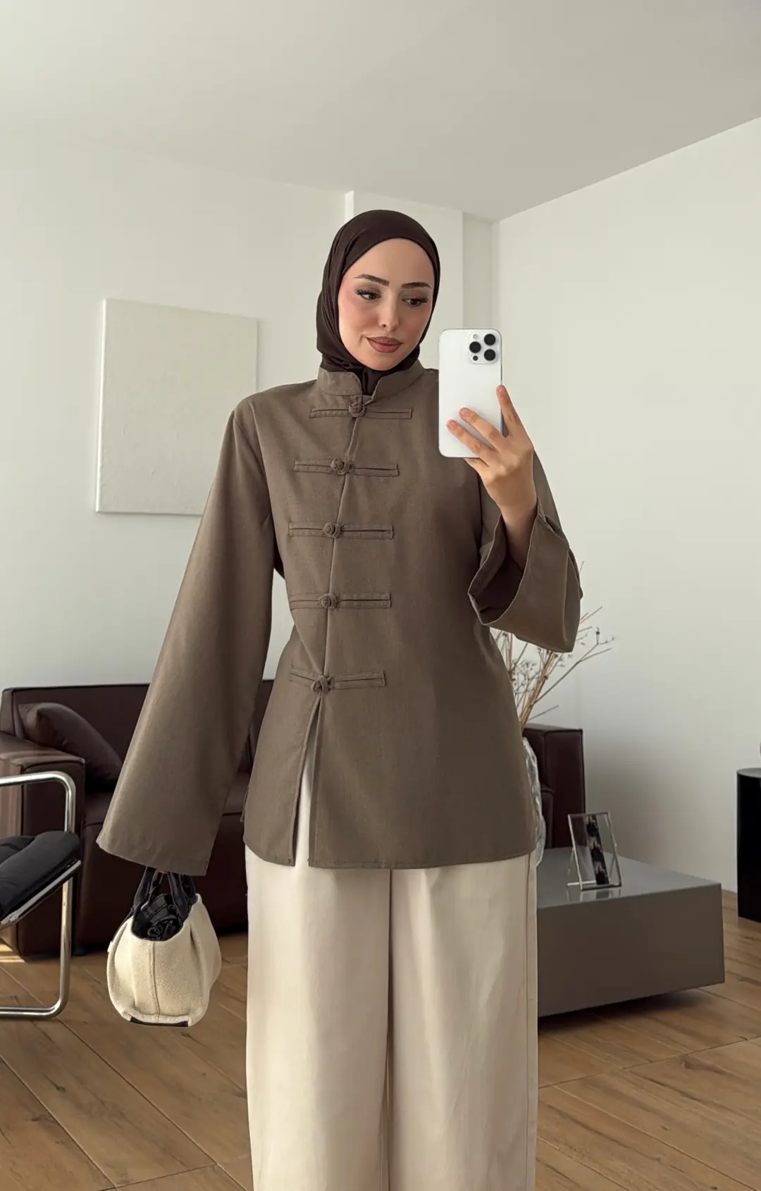  Tok Kumaş Süslü Düğmeli Bluz Vizon