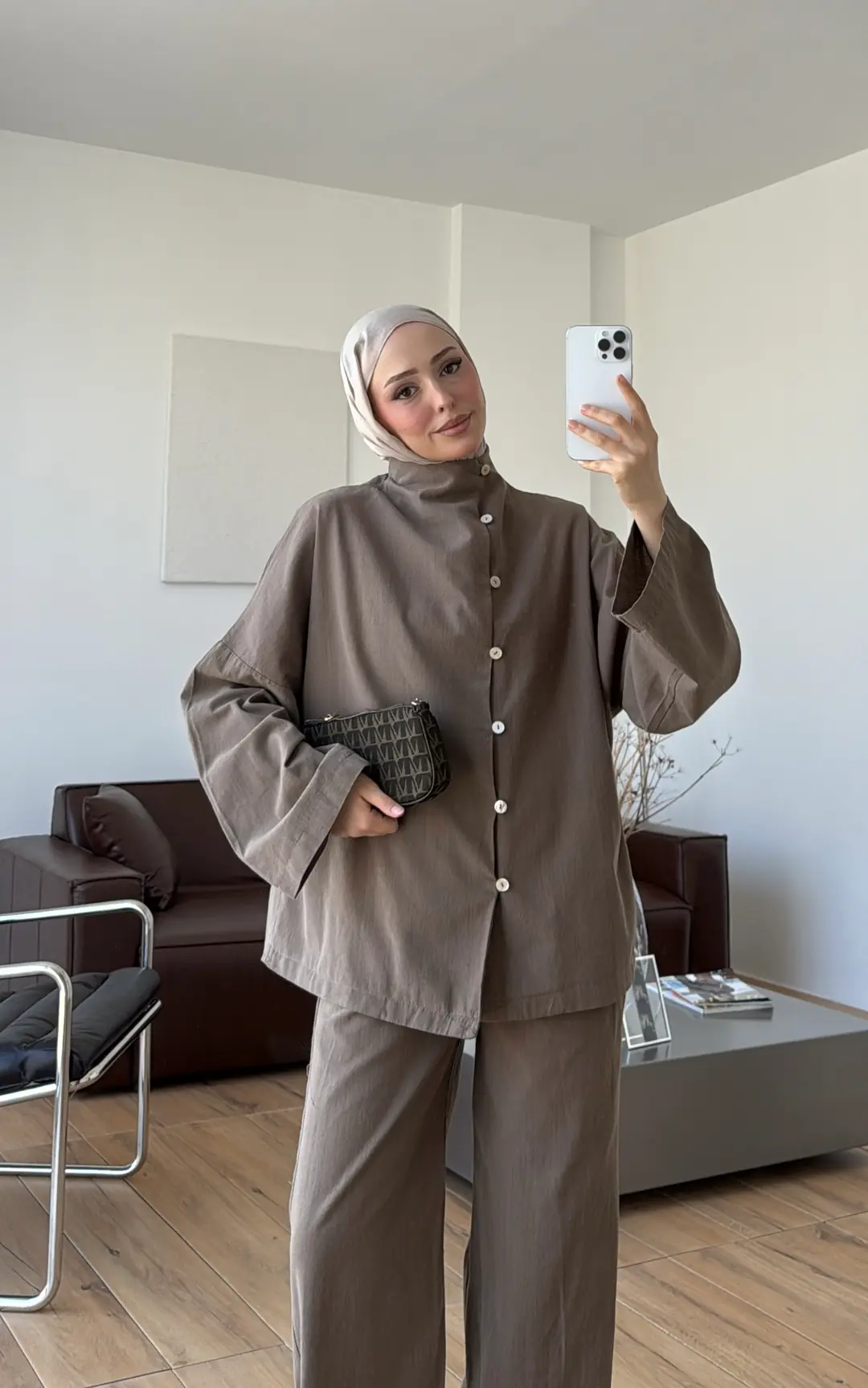 Dik Yaka Keten Takım Kahve