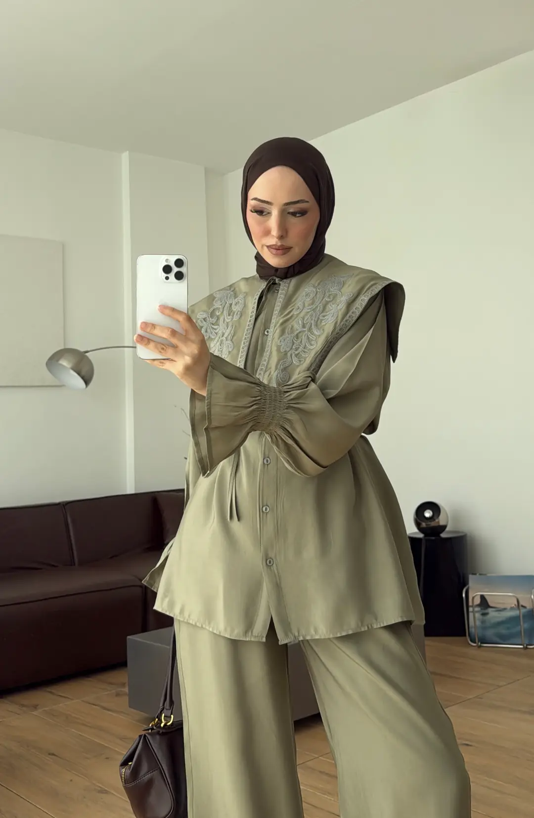 Seyyar Yakalı Nakışlı Takım Haki