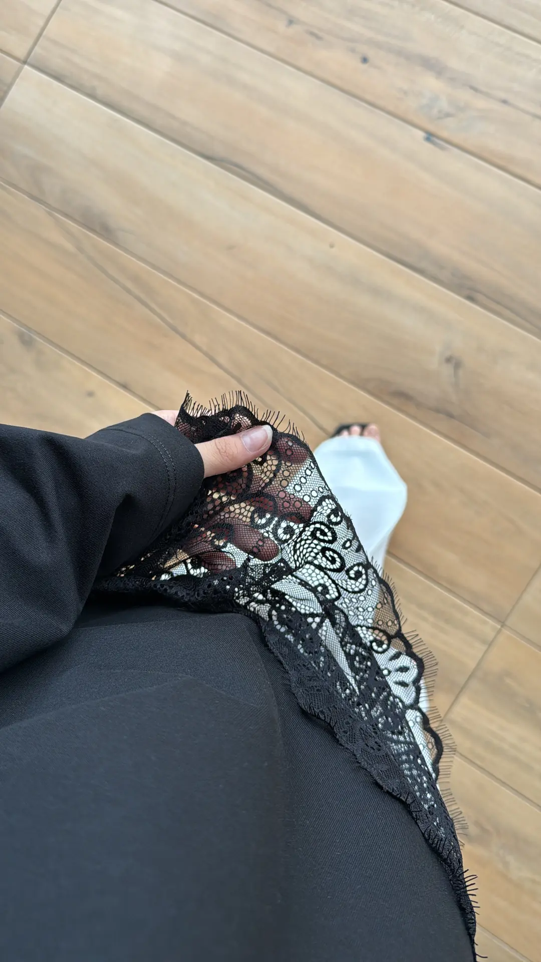 Eteği Dantel Detay Sweat Siyah