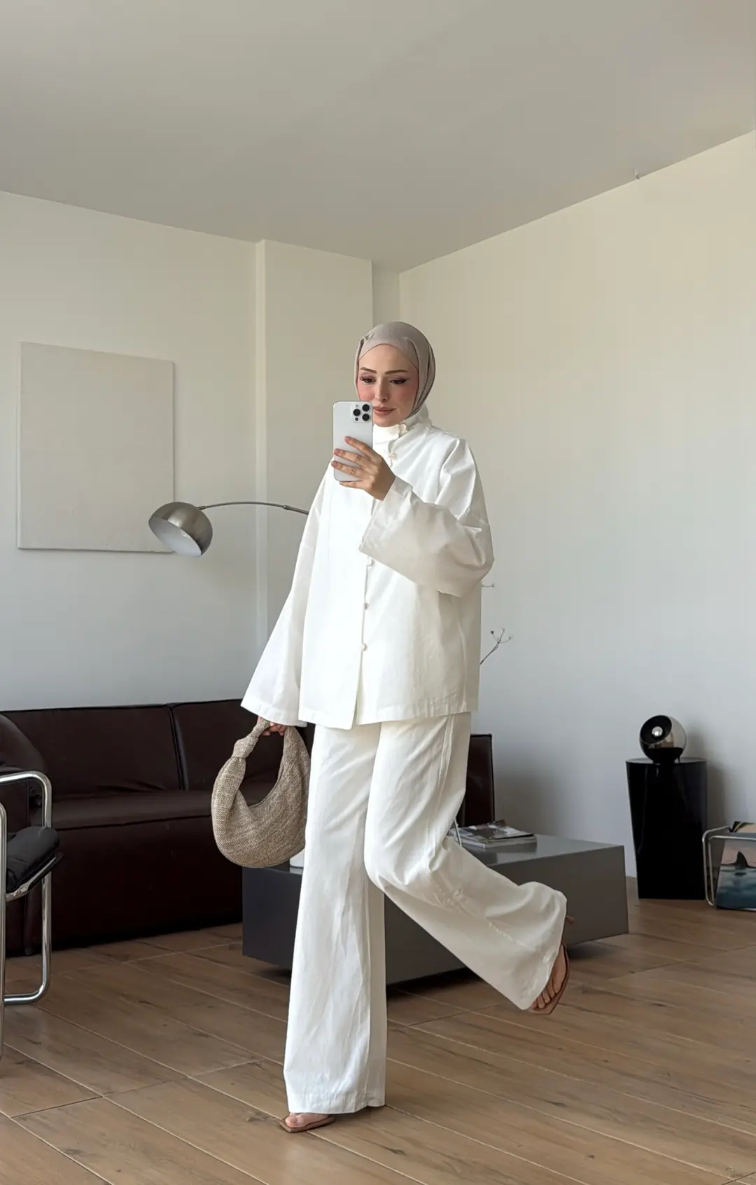 Dik Yaka Keten Takım Beyaz