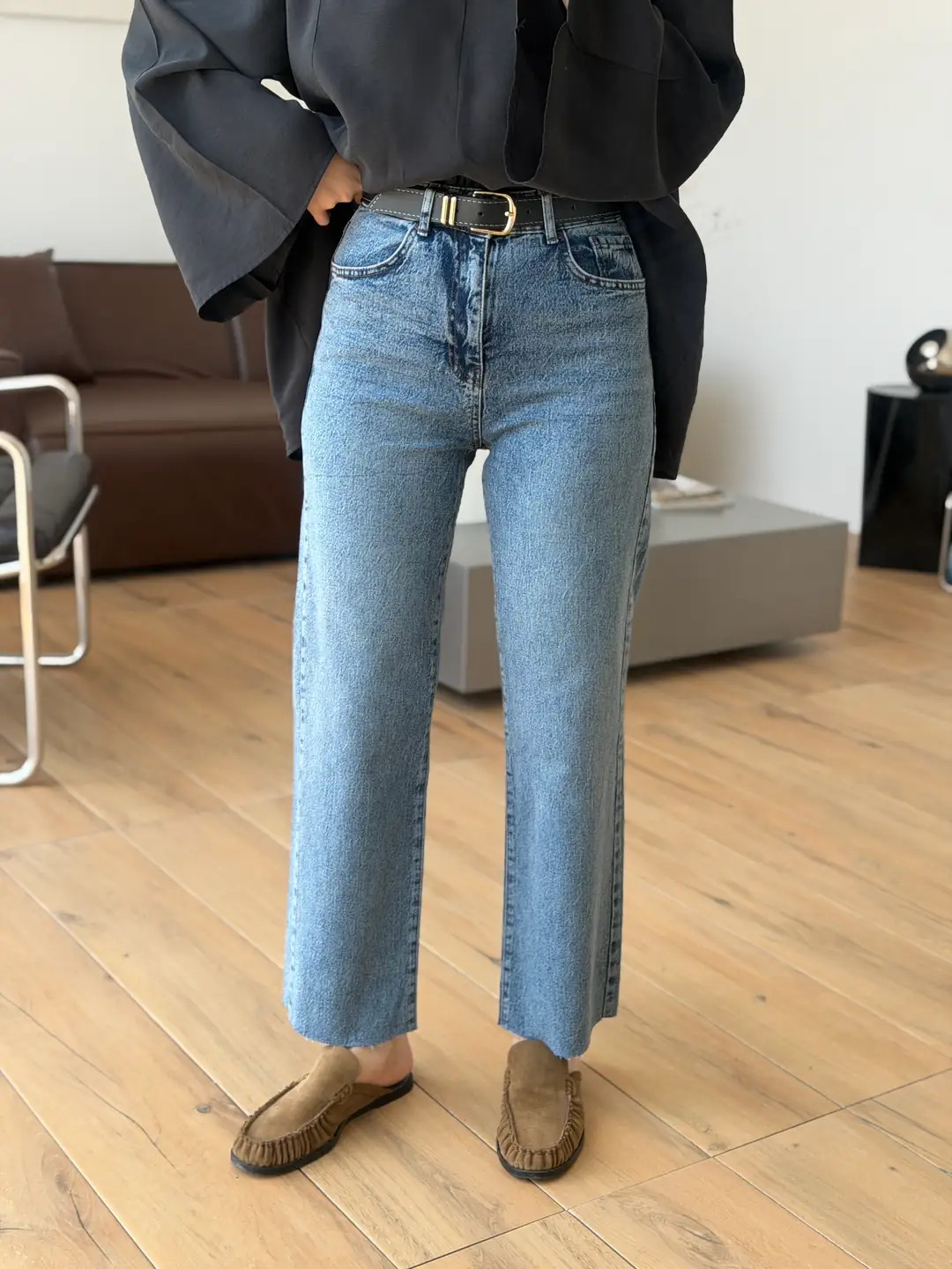 Premium Paçası Kesik  Siyah Kemerli Mavi Jean