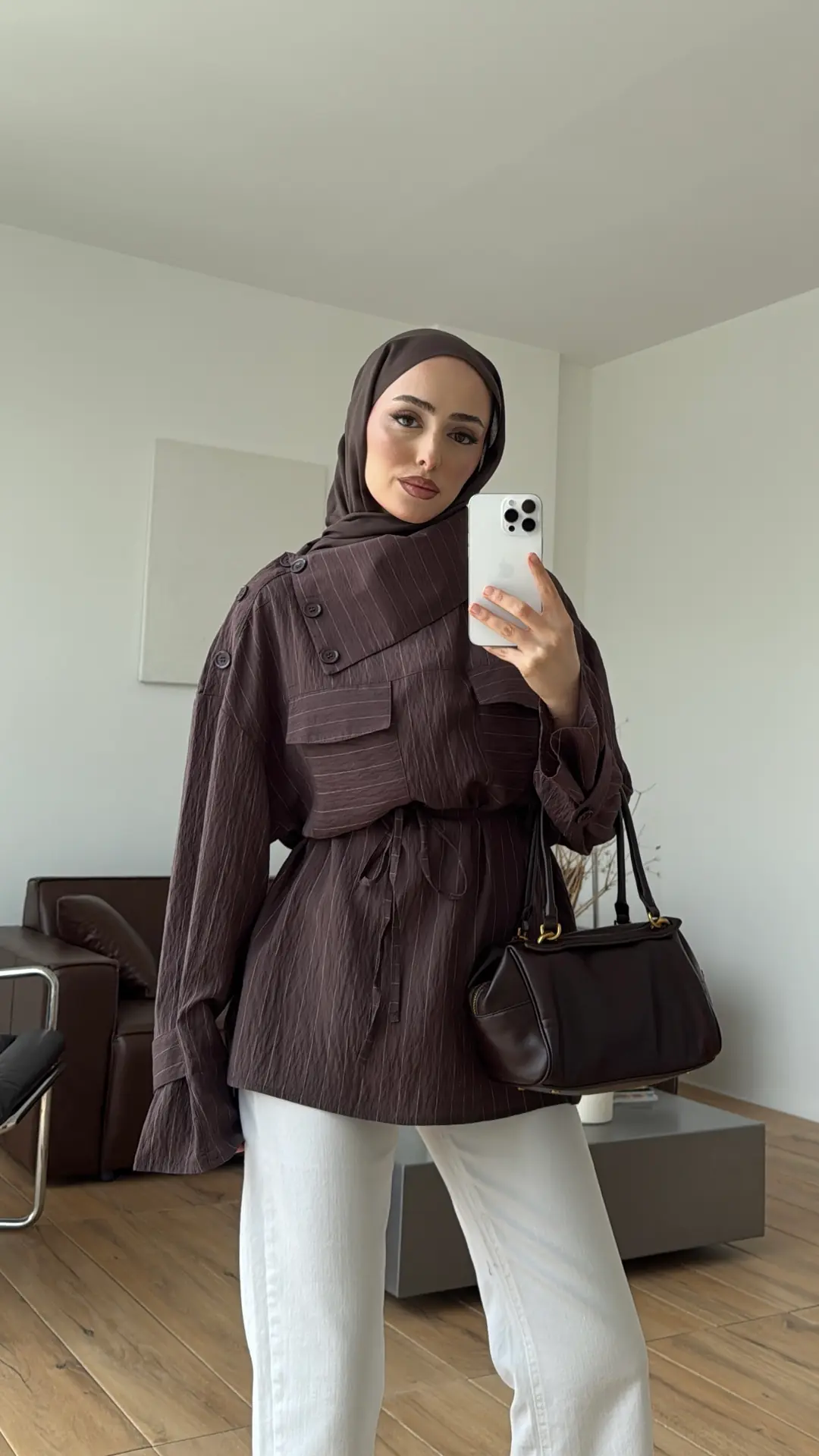 Yakası Düğme Detaylı Çizgili Gömlek Kahve