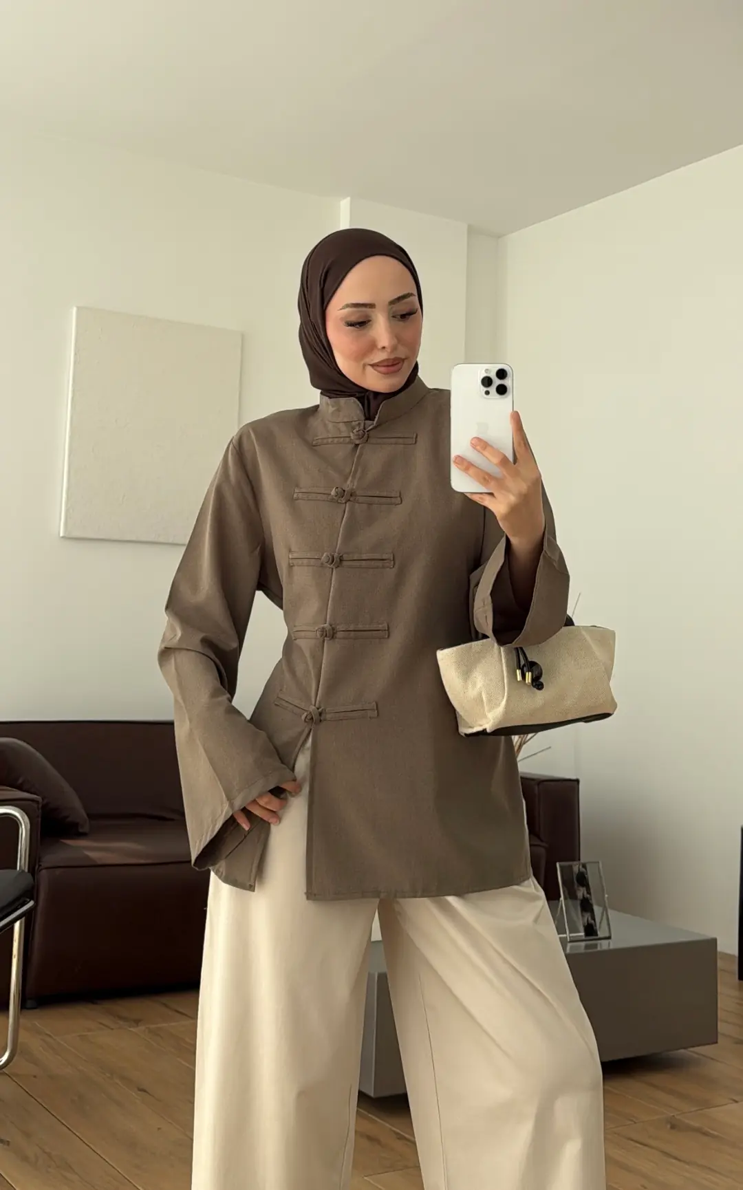  Tok Kumaş Süslü Düğmeli Bluz Vizon