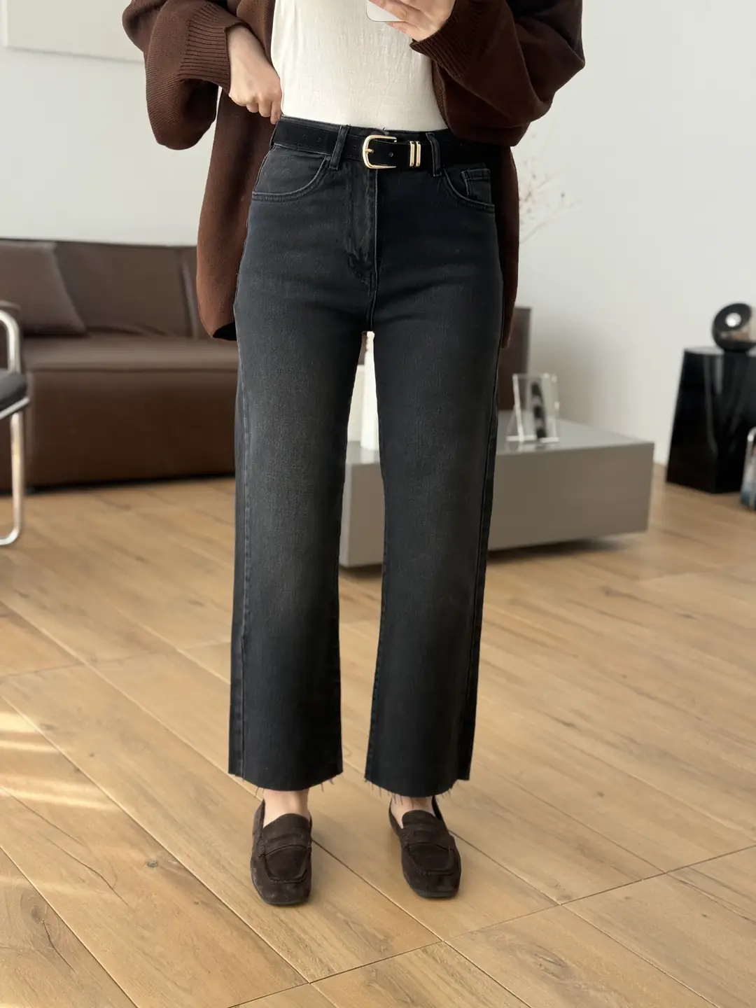 Premium Paçası Kesik Kemerli Siyah Jean
