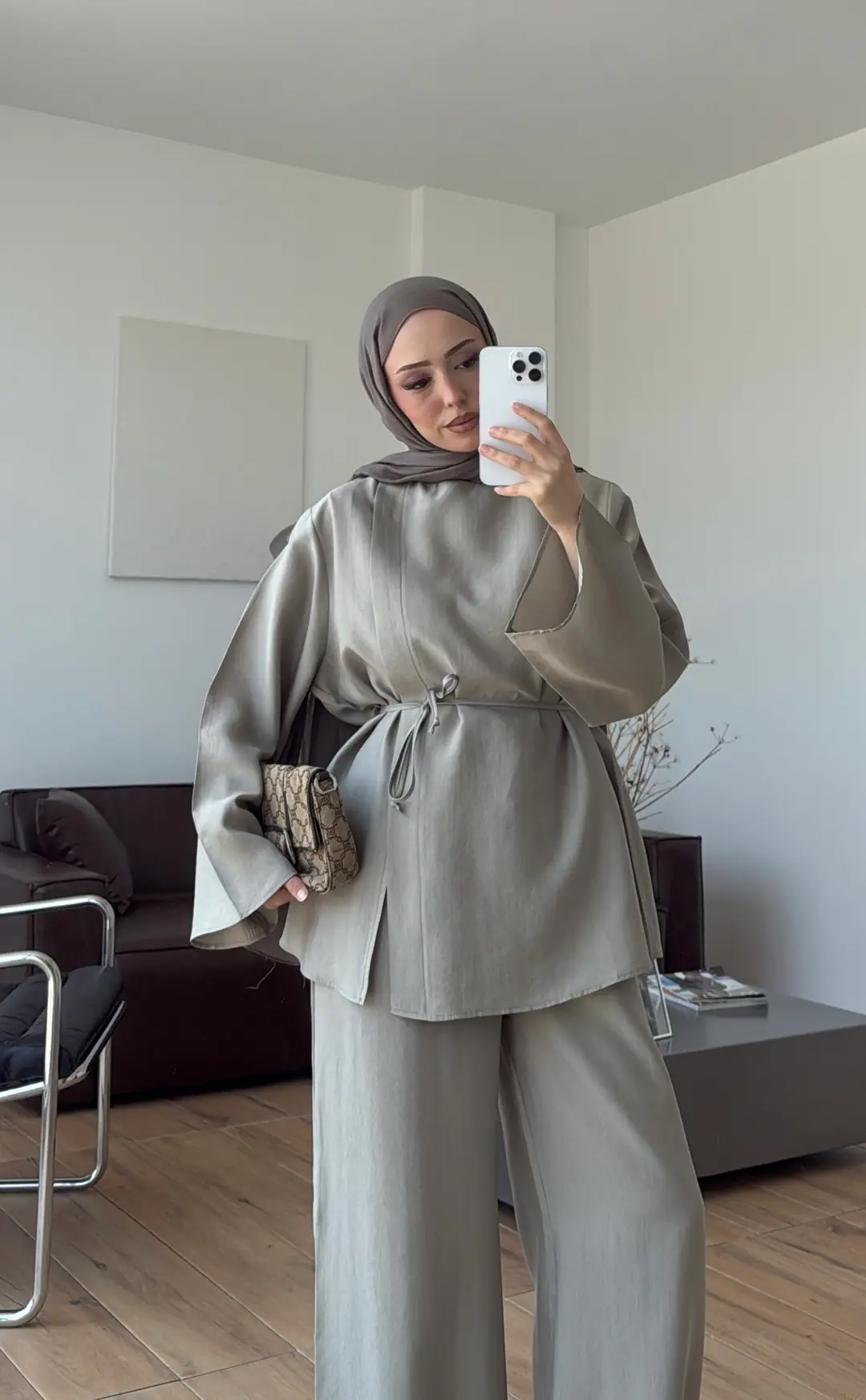 Bluzlu Yırtmaçlı Takım Vizon 