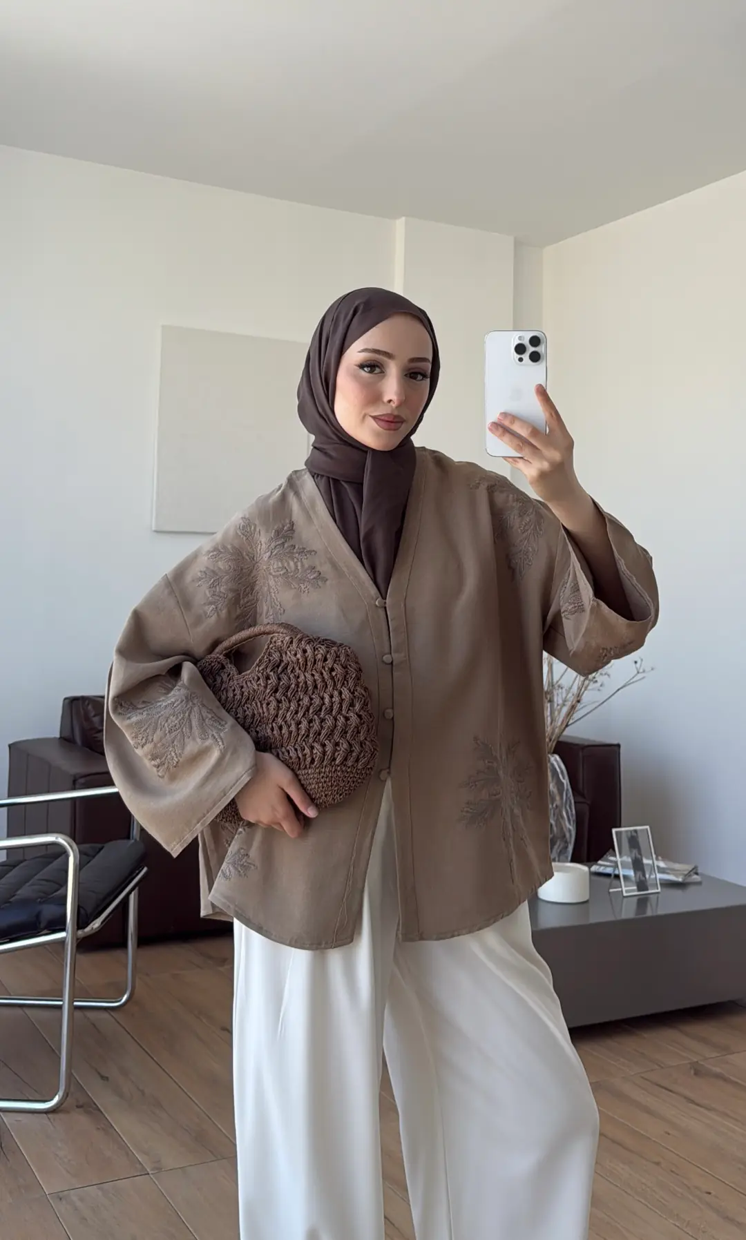 Nakışlı V Yaka Gömlek Camel