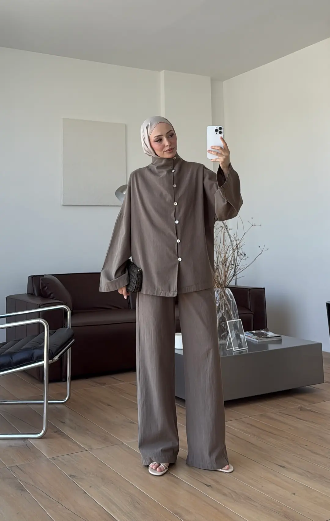 Dik Yaka Keten Takım Kahve