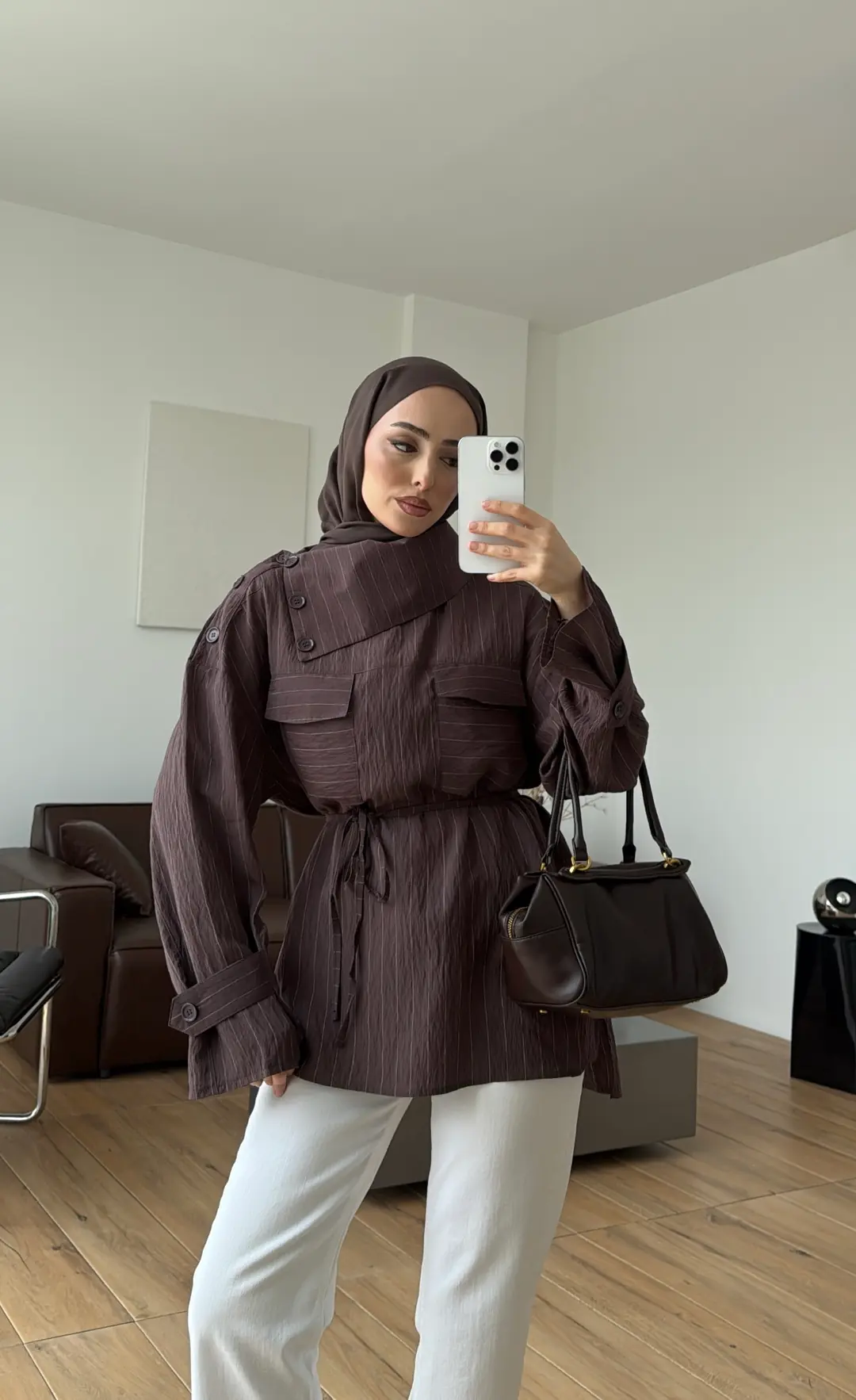 Yakası Düğme Detaylı Çizgili Gömlek Kahve
