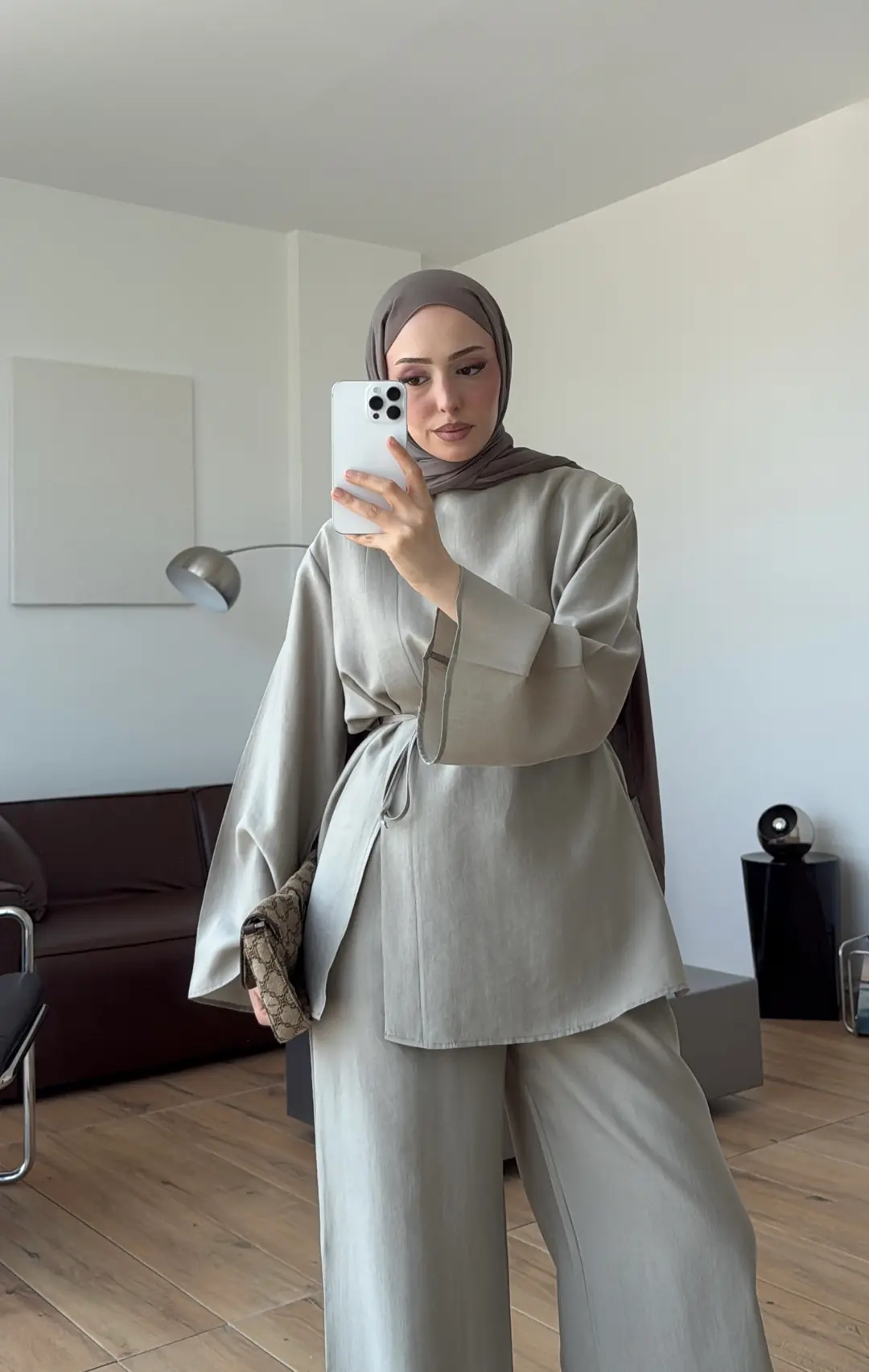 Bluzlu Yırtmaçlı Takım Vizon 