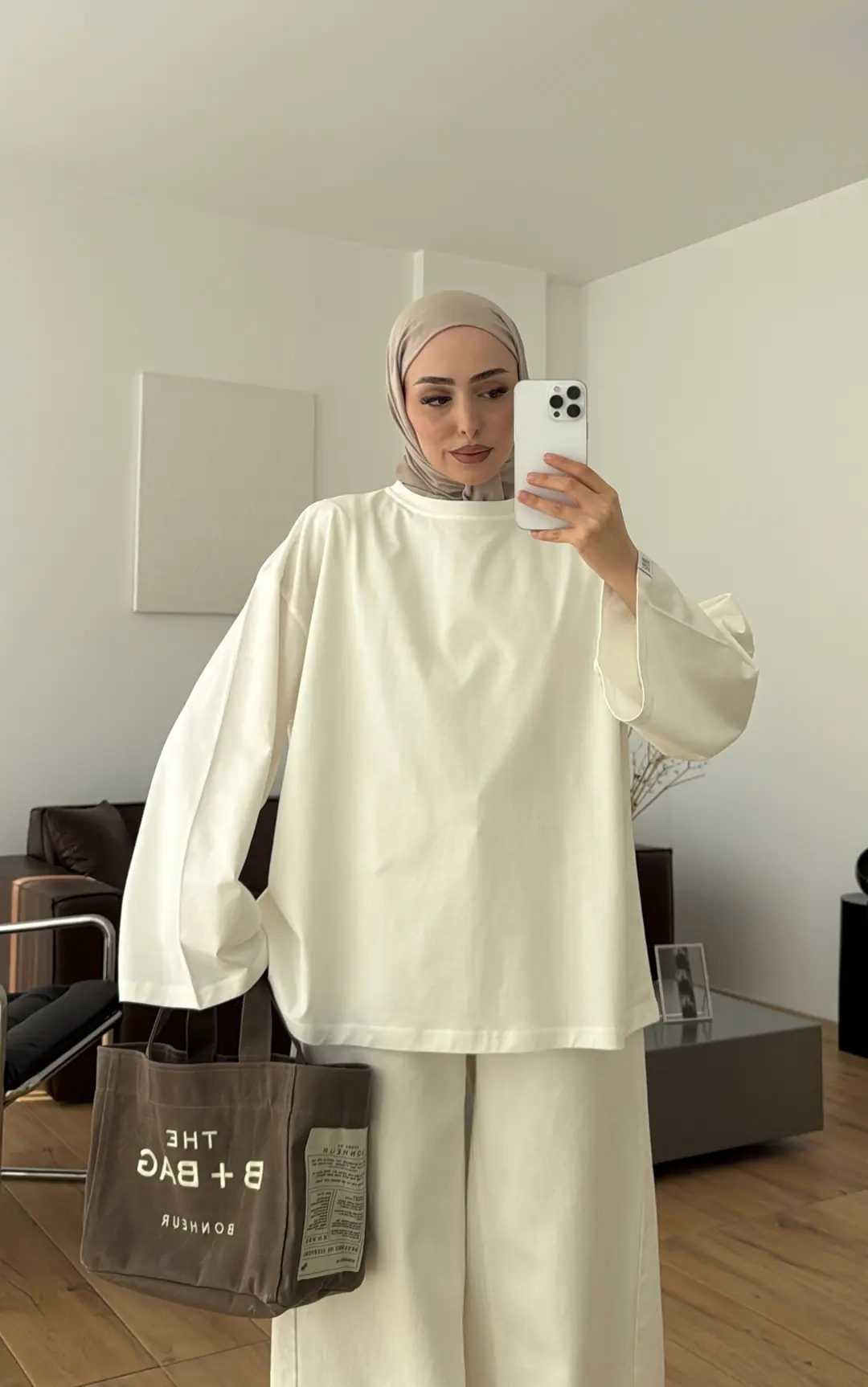 Bisiklet Yaka Düşük Omuzlu Tişört Ekru