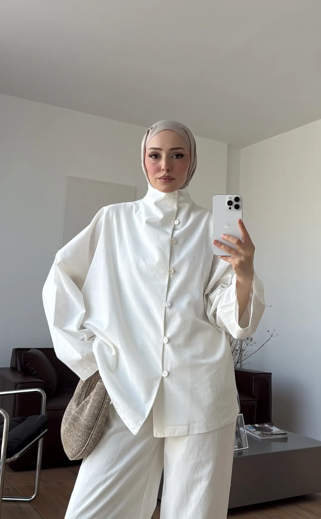 Dik Yaka Keten Takım Beyaz