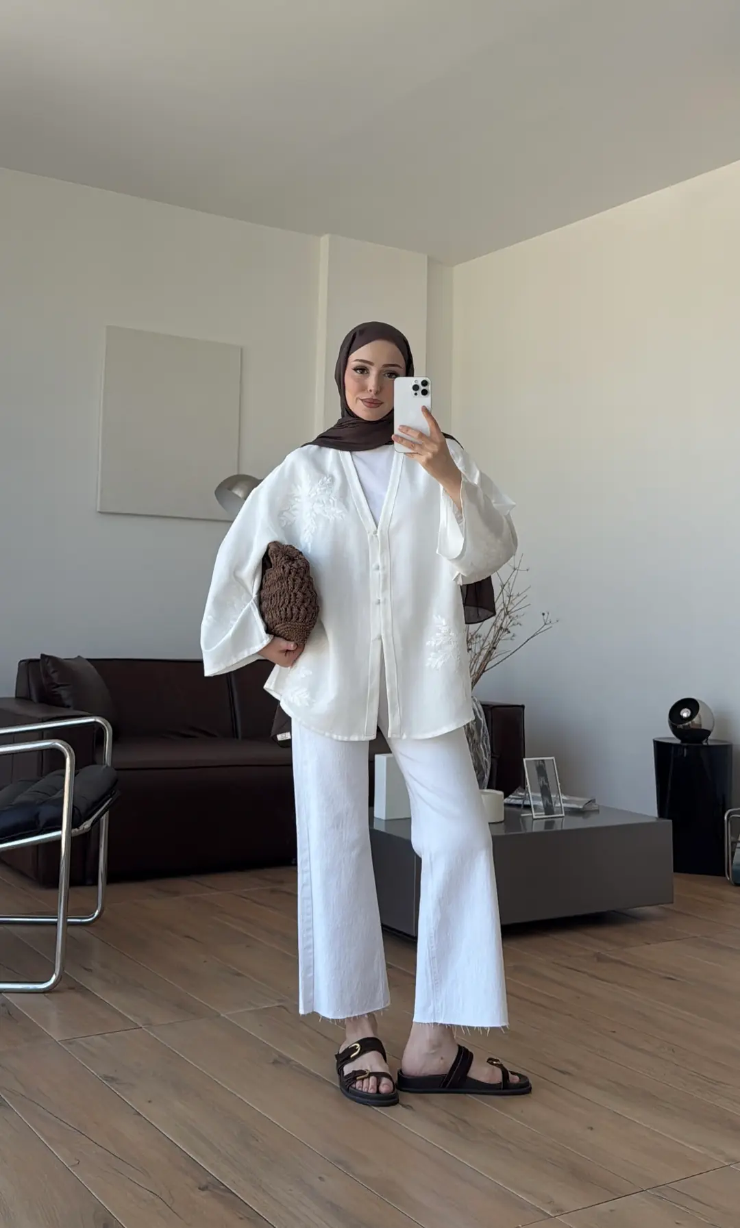 Nakışlı V Yaka Gömlek Beyaz