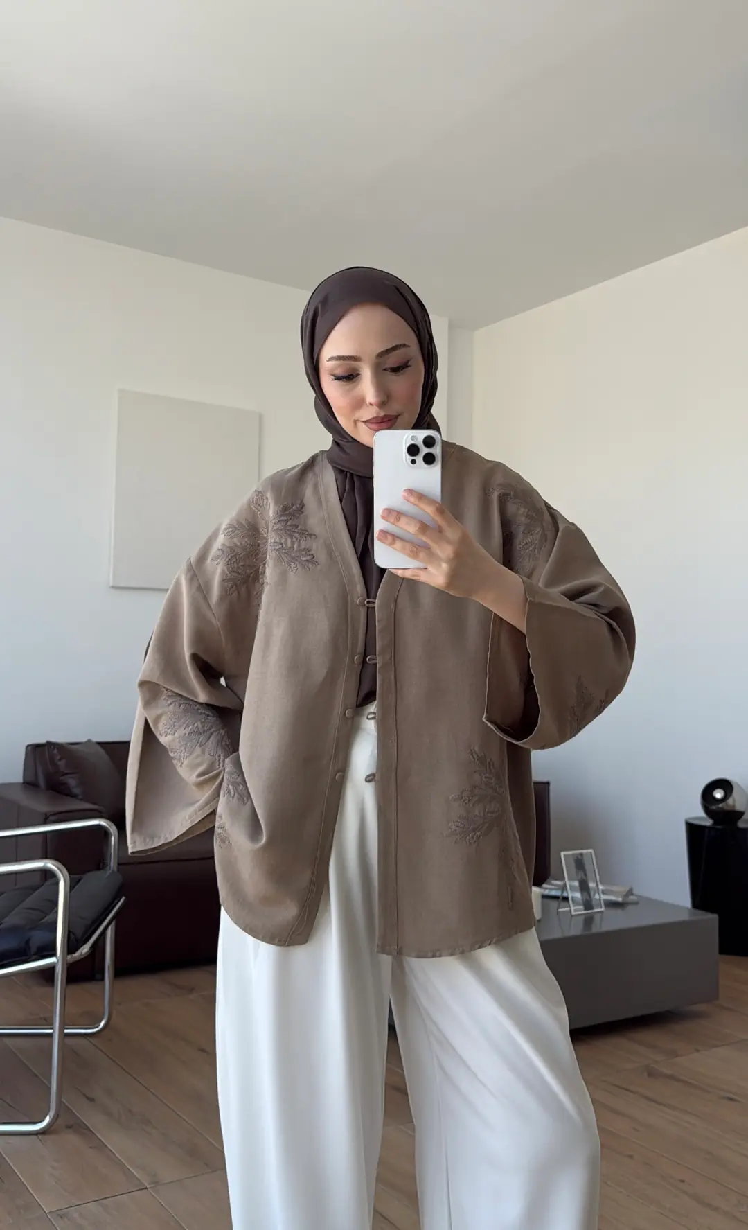 Nakışlı V Yaka Gömlek Camel