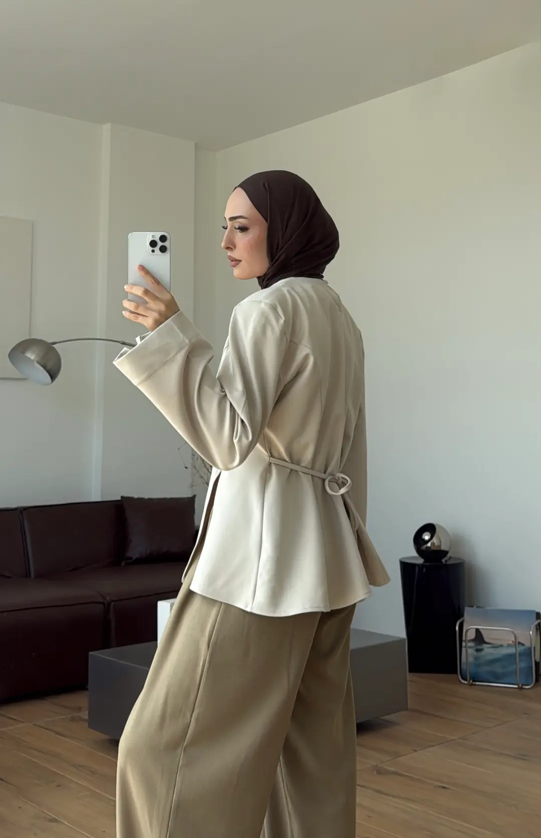 Vatkalı Yırtmaç Detay Bluz Krem