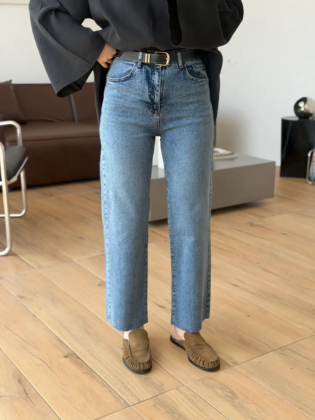 Premium Paçası Kesik  Siyah Kemerli Mavi Jean