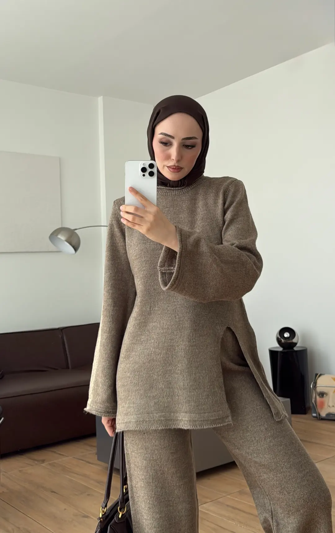 Önü Yırtmaçlı Triko Takım Vizon