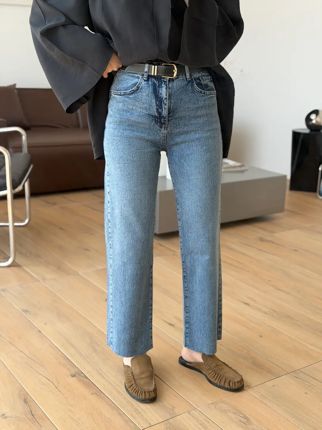 Premium Paçası Kesik  Siyah Kemerli Mavi Jean