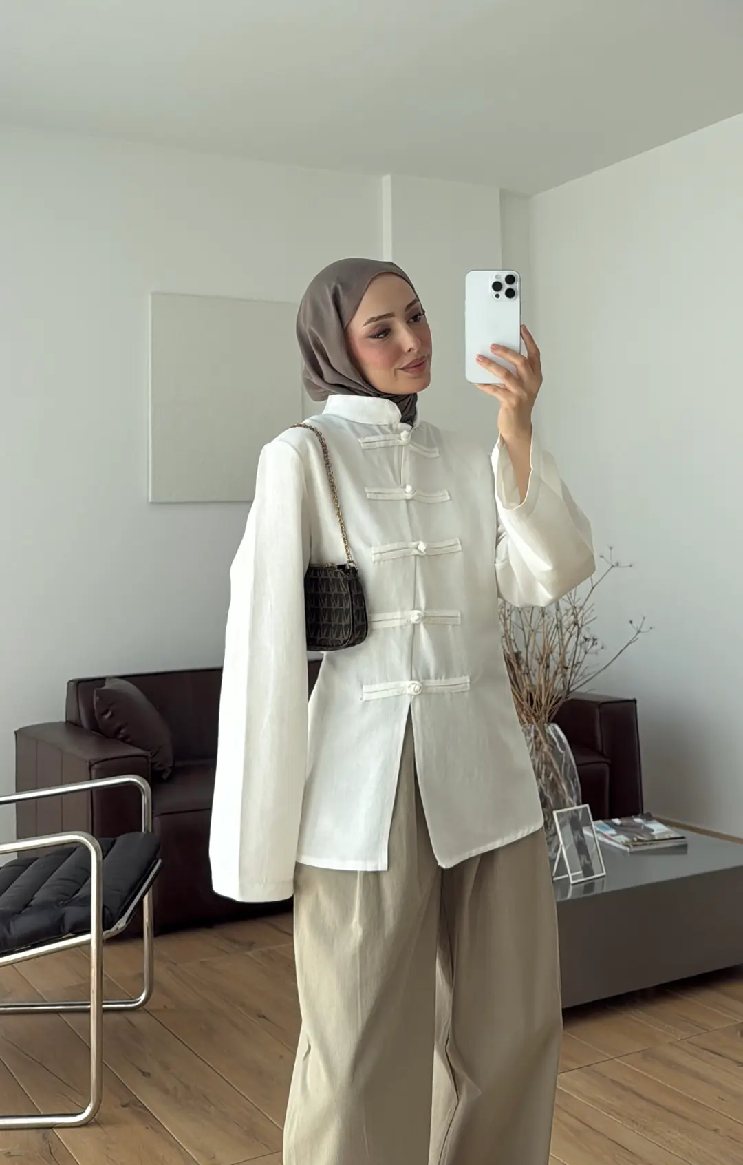 Süslü Düğmeli Keten Bluz Beyaz