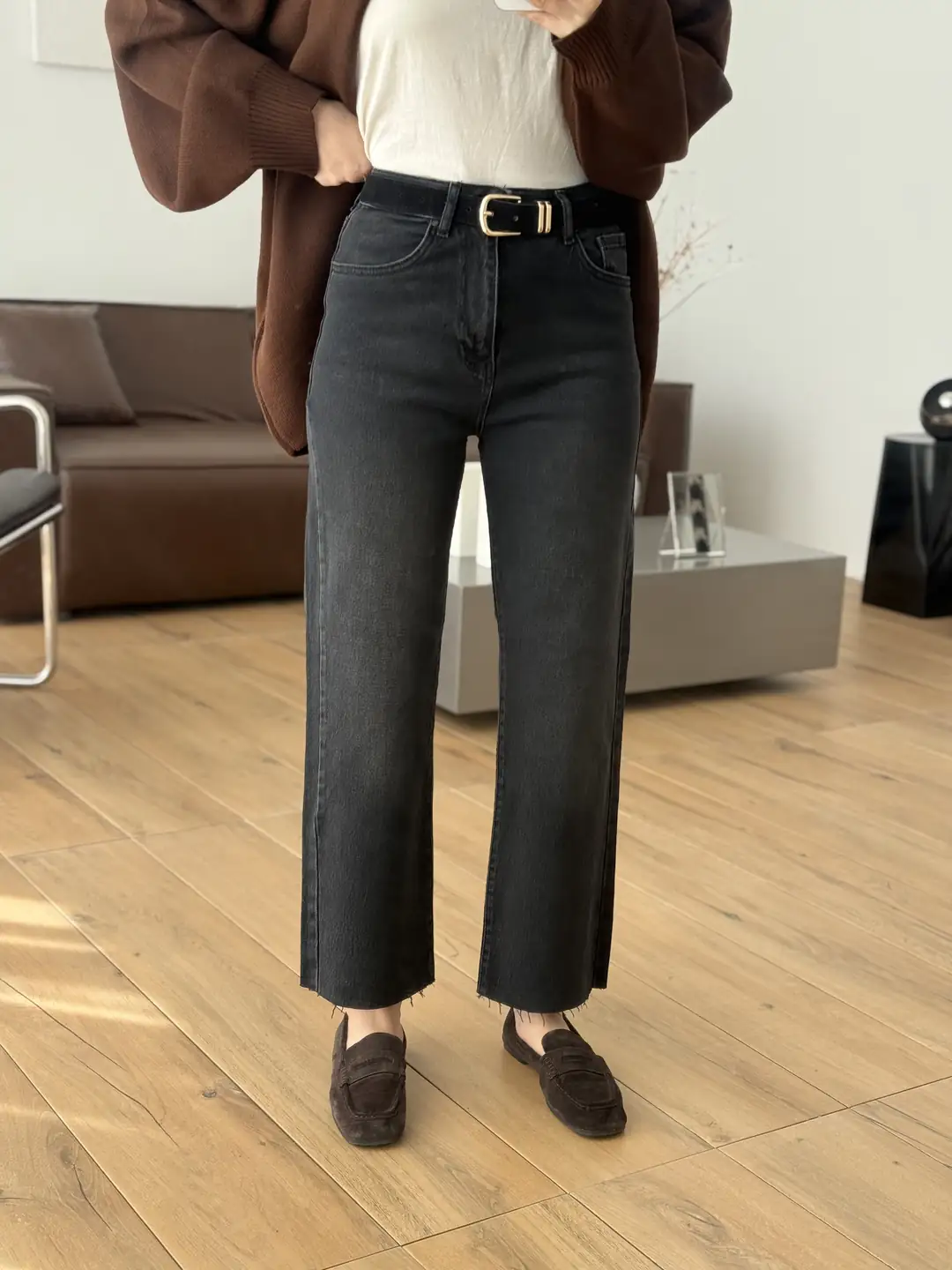 Premium Paçası Kesik Kemerli Siyah Jean